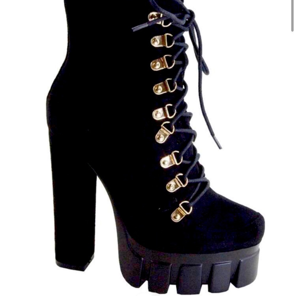 🔥New🔥Robyn Booties. Red - Picture 3 of 3